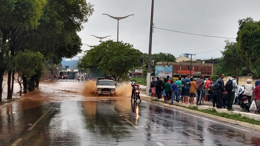 Prefeitura de Juazeiro do Norte, no Ceará, foi autorizada a fazer um empréstimo de US$ 80 milhões para obras de drenagem na cidade. — Foto: Lorena Tavares/TVM