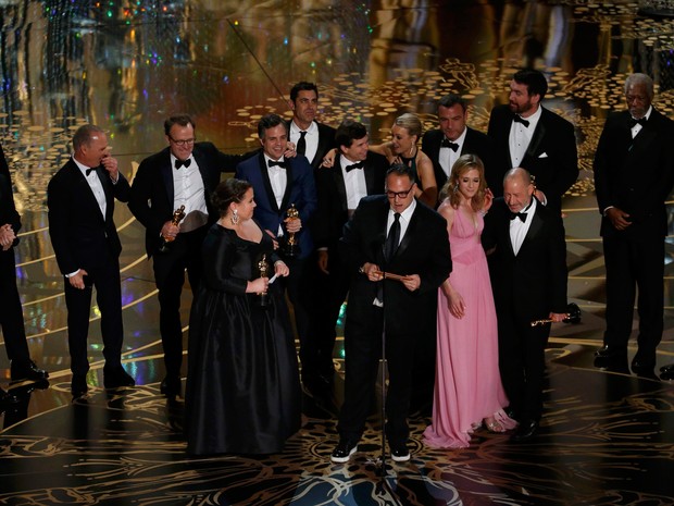 Equipe de &#39;Spotlight&#39; recebe Oscar de melhor filme em Los Angeles (Foto: REUTERS/Mario Anzuoni)