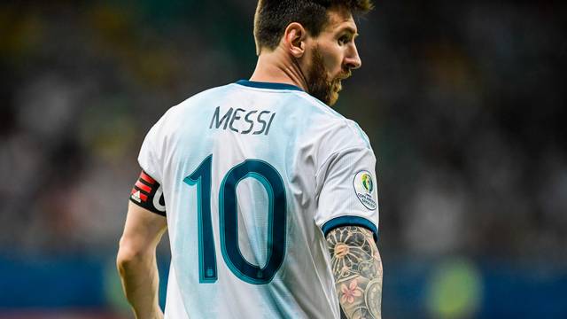 Messi tentou, mas não conseguiu brilhar