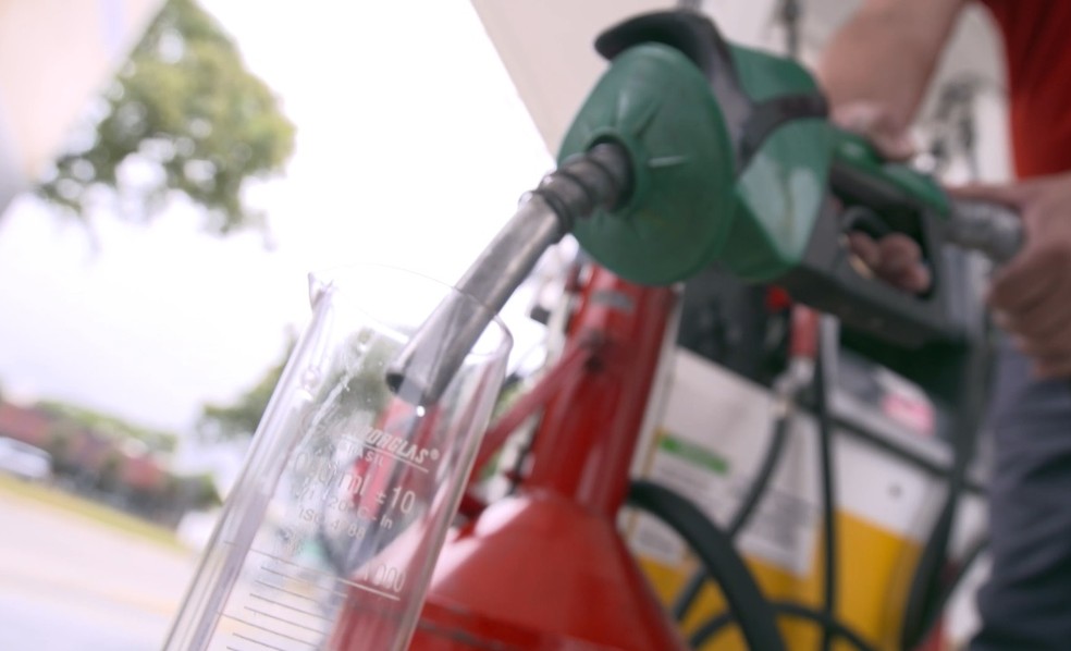 O etanol adicionado à gasolina representou 14,8% do preço final; os impostos federais e as margens de distribuição e revenda contribuíram 12,9% e 9%, respectivamente. — Foto: Autoesporte