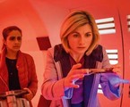 Jodie Whittaker e Mandip Gill em cena de 'Doctor Who' | Reprodução