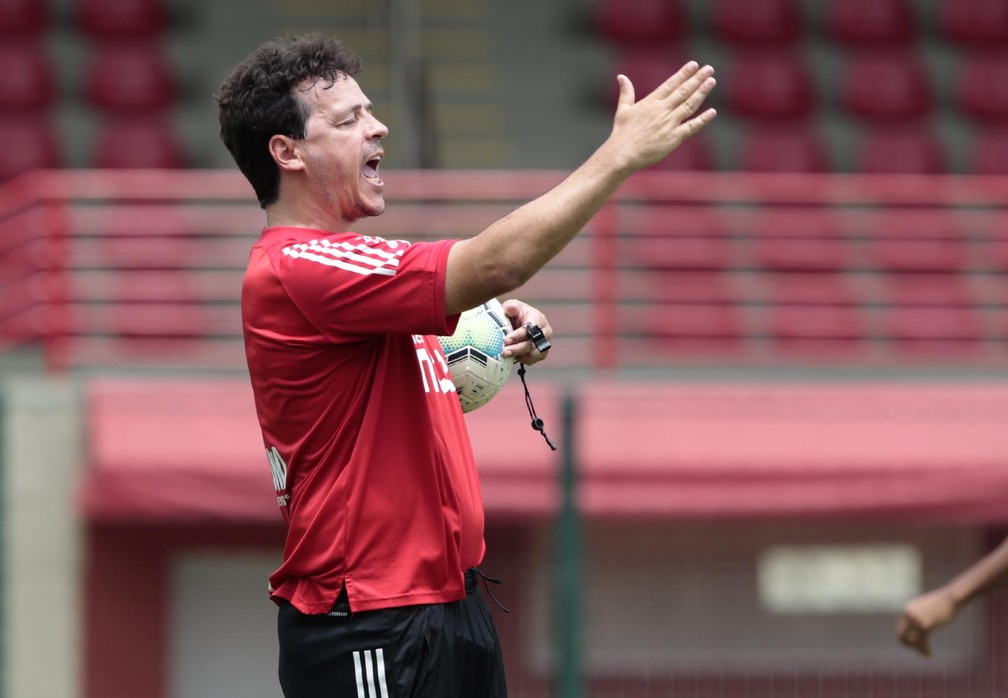 Fernando Diniz em treino do São Paulo — Foto: Reprodução/Twitter