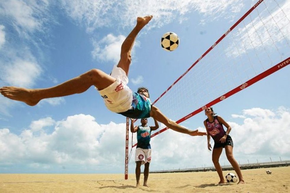 Durante o verão, o esporte toma conta da orla de Costazul durante o Sesc Verão. — Foto: Ascomti/Jorge Ronald