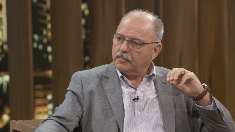 General Sérgio Etchegoyen avalia vice-presidente do Brasil: 'É mais perigoso do que divertido zombar do Mourão' | Conversa com Bial | Gshow