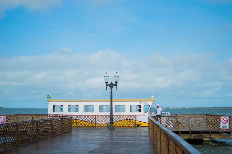 Moradores e turistas podem atravessar do Centro de Araruama para Praia Seca em um passeio de ferryboat — Foto: Divulgação/Prefeitura de Araruama