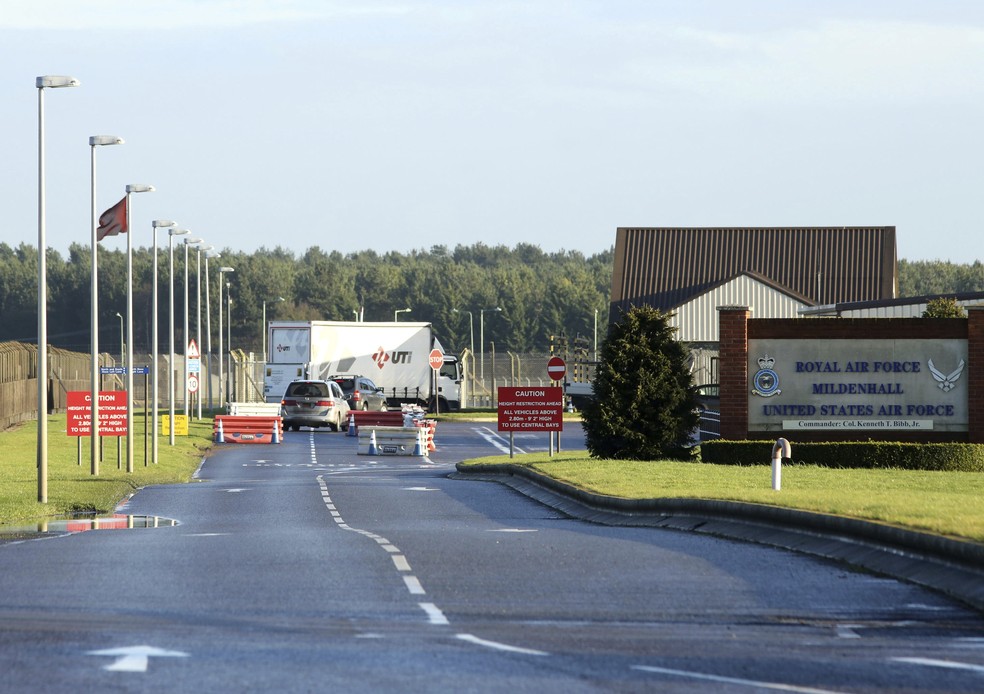 Base militar dos EUA em Suffolk, na Inglaterra, onde ocorreu o incidente nesta segunda-feira (18) (Foto: Chris Radburn/Associated Press)