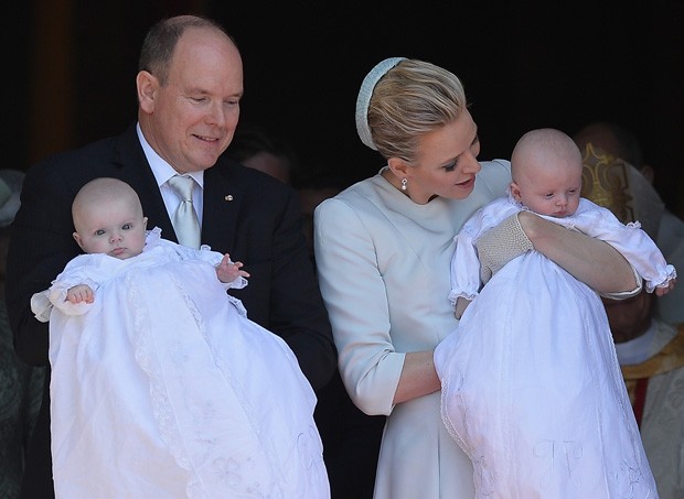 Príncipe Albert II, princesa Charlene de Mônaco e os gêmeos Jacques e Gabriella (Foto: Pascal Le Segretain/Getty Images)