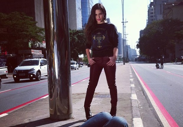 Lívian Aragão em ensaio fotográfico na Avenida Paulista (Foto: Reprodução/Instagram)