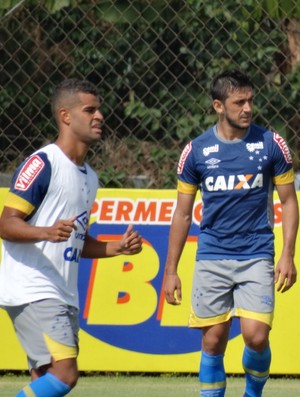 Alisson e Robinho reforçam Cruzeiro para jogo contra o Vitória, no Mineirão