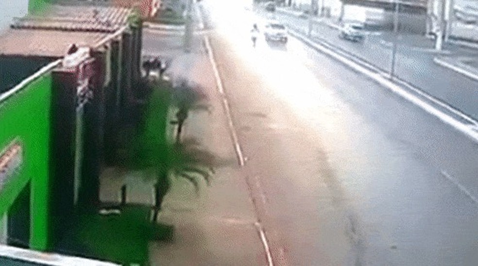 Motorista jogou carro de propósito e matou motociclista em Várzea Grande — Foto: Divulgação