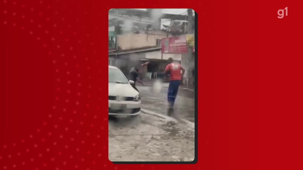 Assassinato de homem no meio da rua em Abreu e Lima foi flagrado por vídeos — Foto: Reprodução