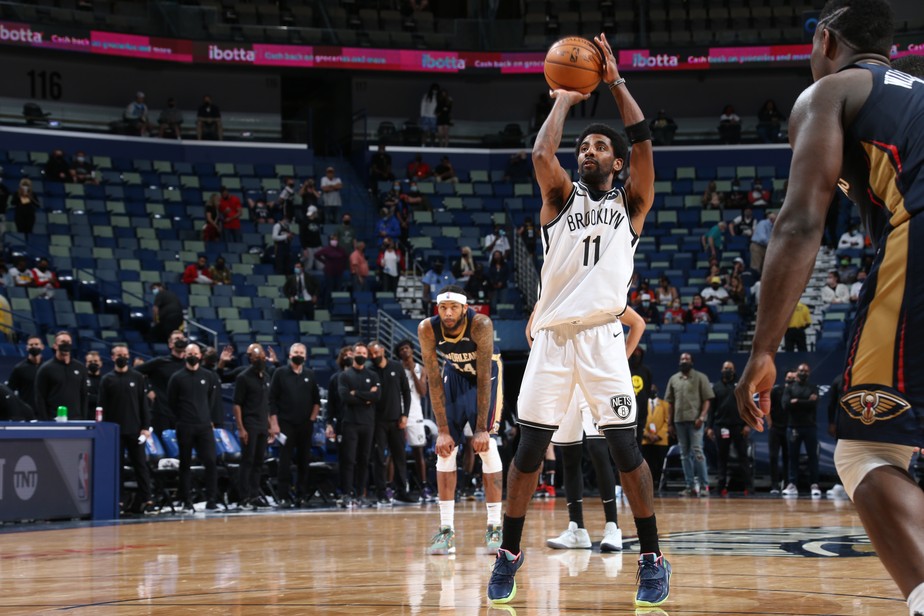 Kyrie decisivo e show de Edwards s o destaques da noite da NBA