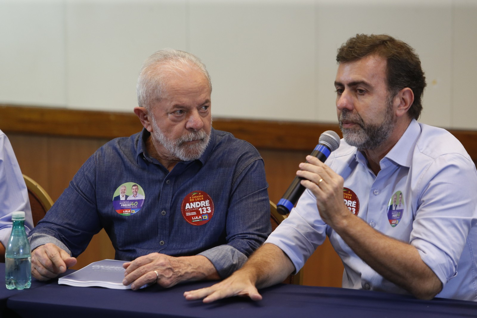 Marcelo Freixo (PSB) e Lula participam de encontro sobre a indústria no hotel Pestana — Foto: Fabiano Rocha/Agência O Globo/26-08-2022