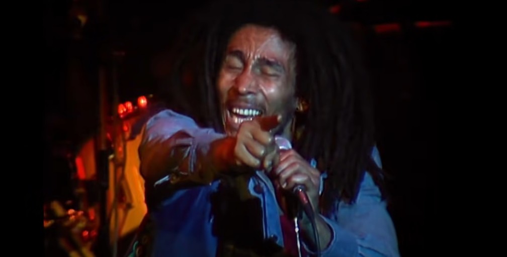 Bob Marley & The Wailers em show no Rainbow Theatre, em Londres - 1977 — Foto: Reprodução/YouTube/Bob Marley