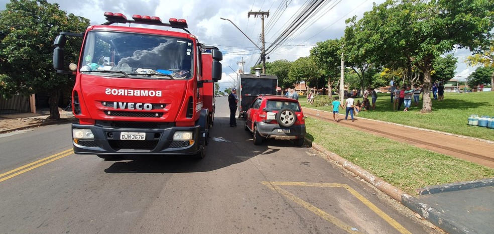 Corpo de Bombeiros atendeu explosão a trailer em Ourinhos (SP) — Foto: Passando a Régua/Laperuta