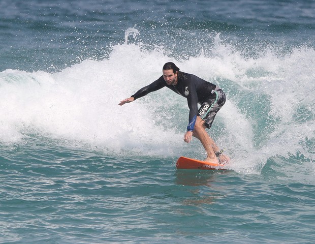 Vladmir Brichta arrasa em dia de surfe  no Rio (Foto: Dilson Silva/AgNews)