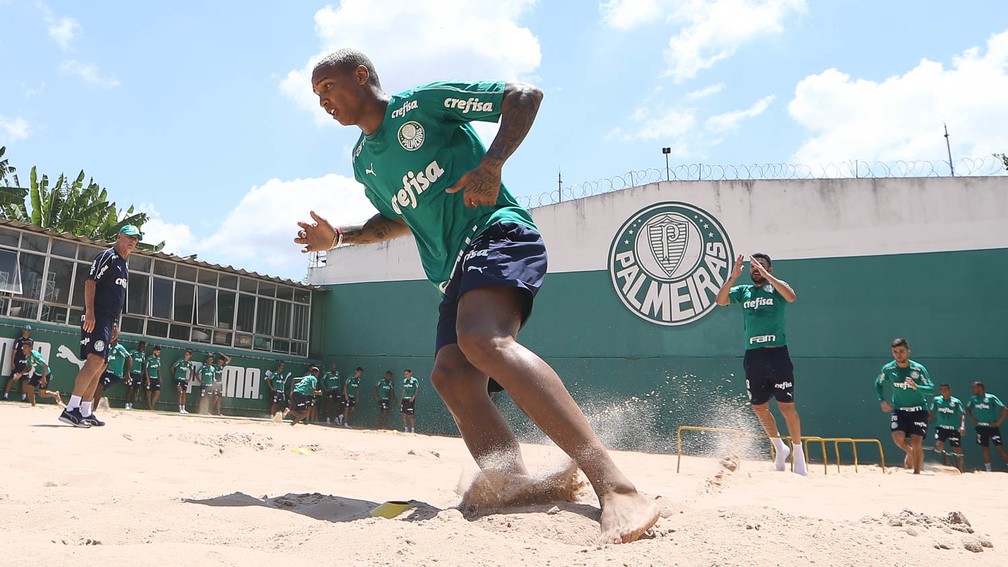 Deyverson, do Palmeiras, durante treino na Academia de Futebol — Foto: Cesar Greco/Ag. Palmeiras