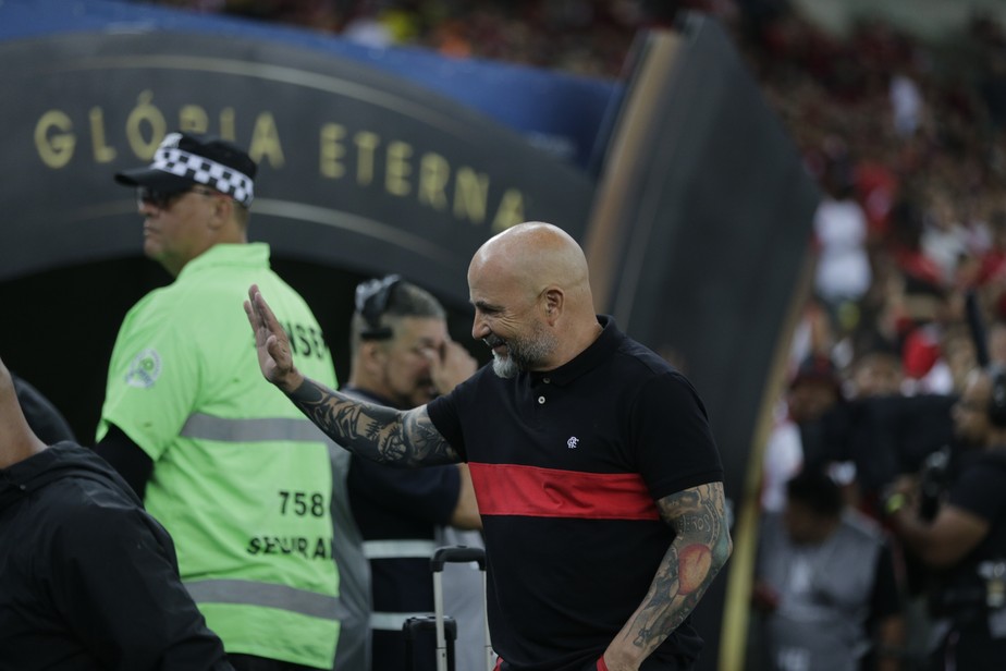 Jorge Sampaoli faz seu segundo jogo no comando do Flamengo, agora contra o Internacional, um rival mais qualificado