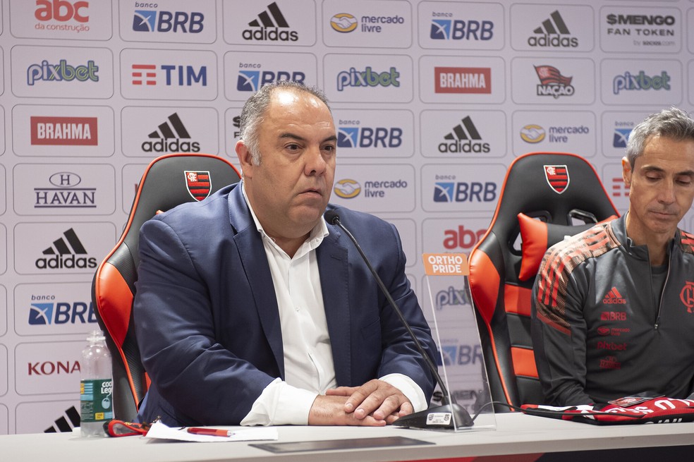No divã, comando do futebol do Flamengo discute relação após fracassos e pressão em cima de Braz
