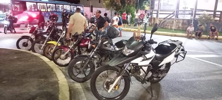 Operação contra motos barulhentas multa condutores e apreende 20 veículos em Nova Friburgo, no RJ