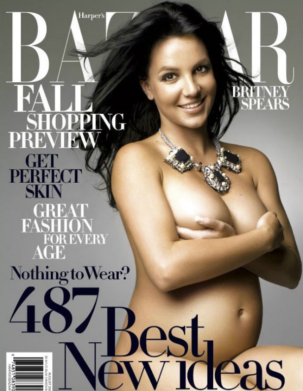 Britney Spears se despiu para exibir o barrigão na 'Harper's Bazaar' em 2006, quando estava grávida do segundo filho, Jayden James. (Foto: Divulgação)