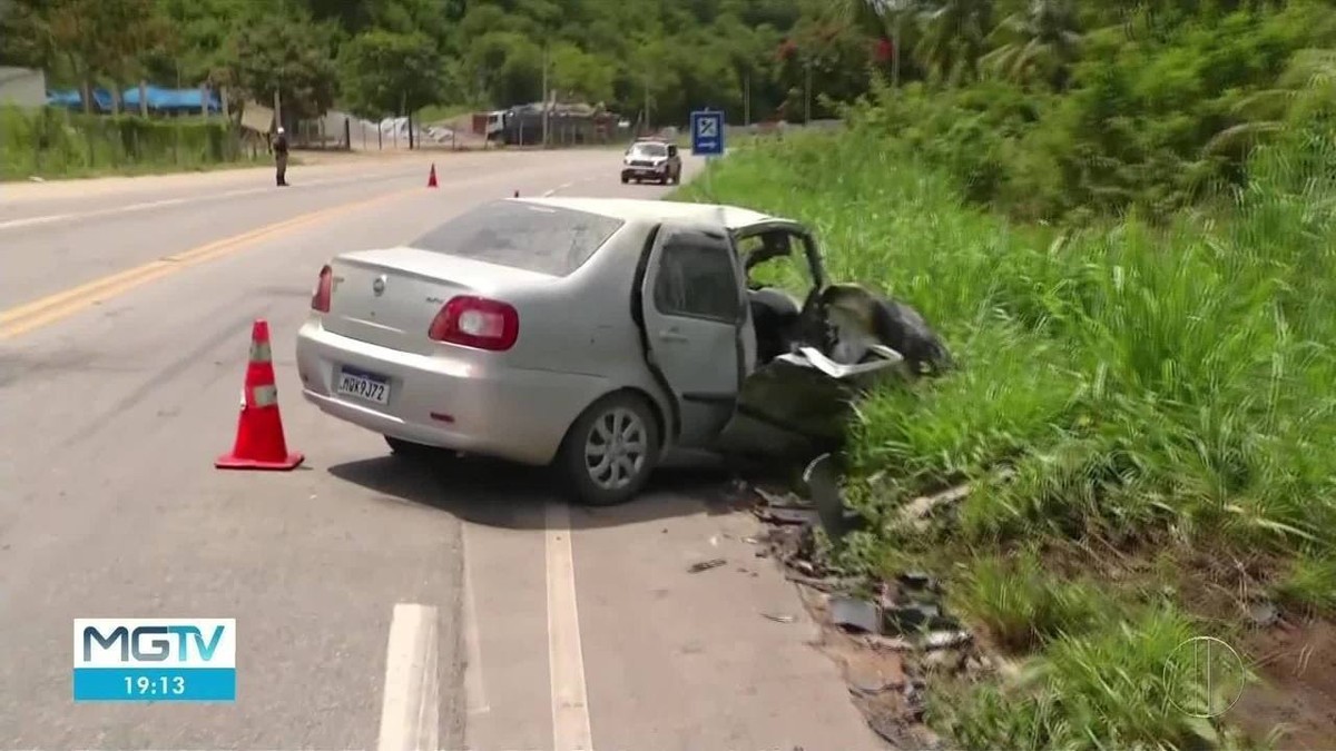 Mulher Fica Gravemente Ferida Em Acidente Entre Dois Carros Na Br 259 Em Governador Valadares 1998