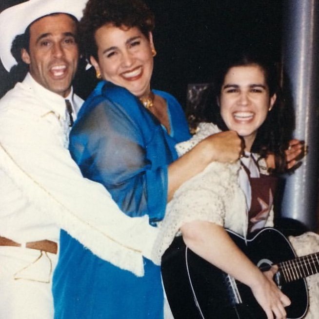 Oscar Magrini, Claudia Jimenez e Karina Barum nos bastidores de Torre de Babel (Globo, 1998) (Foto: Reprodução/Instagram)