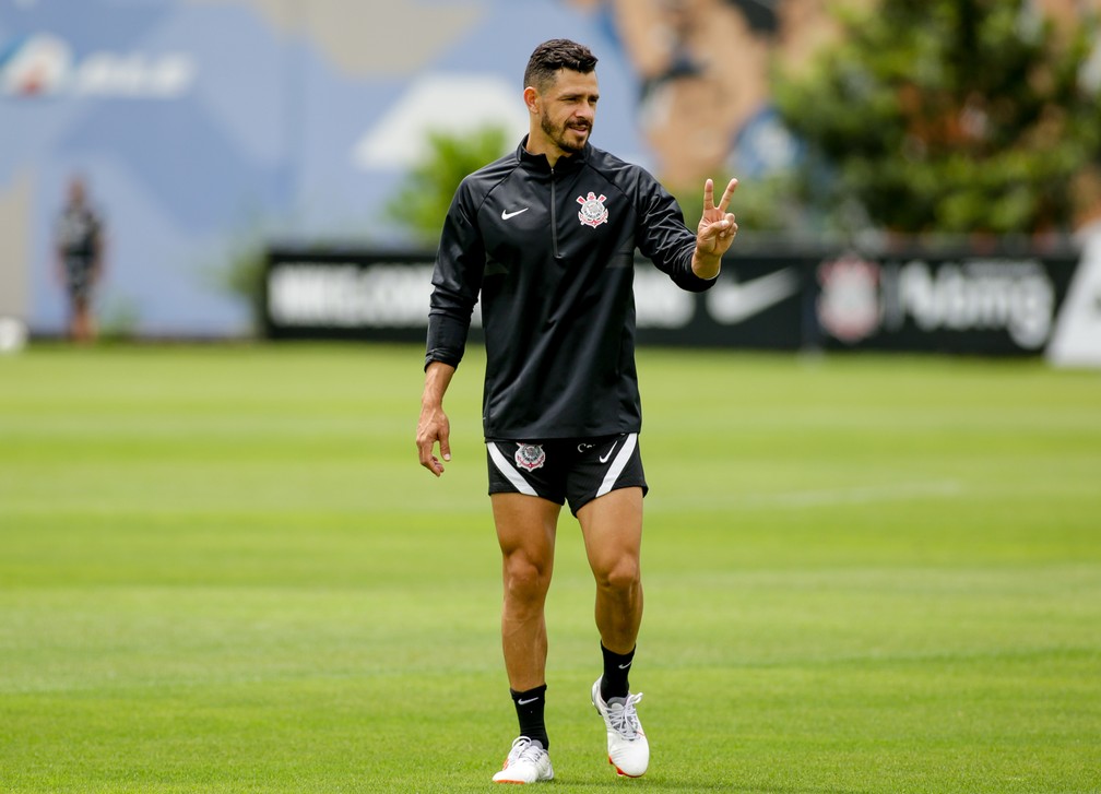 Giuliano vive boa fase no Corinthians e já supera números de seu ex-clube