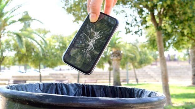 Essa não é a única ação judicial que questiona o fato de celulares serem programados para perder eficiência  (Foto: Getty Images/via BBC News Brasil)