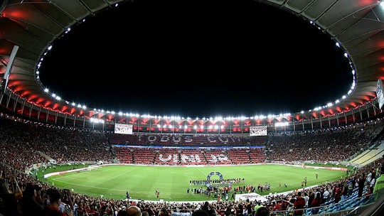 Vinicius Junior se emociona com homenagem da torcida do Flamengo: 'Obrigado por tudo'