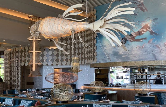Capricho: a escultura suspensa do restaurante do chef José Andrés no The Cove (Foto: Reprodução )