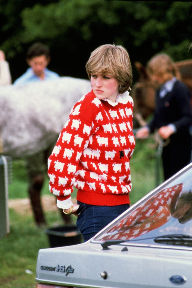 Diana, Princess of Wales (1961 - 1997) wearing 'Black sheep' wool jumper by Warm and Wonderful (Muir & Osborne) to Windsor Polo, June 1981. (Photo by Tim Graham Photo Library via Getty Images) (Foto: Tim Graham Photo Library via Get)