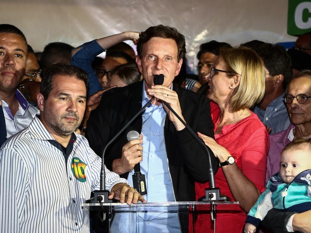 Marcelo Crivella (PRB), prefeito eleito do Rio de Janeiro com 59,37% dos votos válidos, discursa após a vitória sobre Marcelo Freixo (PSOL) (Foto: Wilton Junior/Estadão Conteúdo)