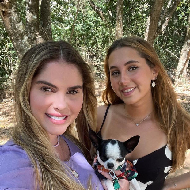 Bárbara Evans e a irmã Clara (Foto: Reprodução/Instagram)