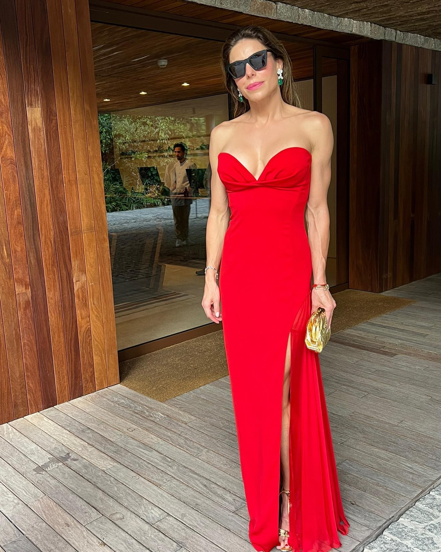 Daniella Cicarelli surge de vestido vermelho (Foto: reprodução/ Instagram)