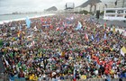 Jornada é aberta e reúne 400 mil peregrinos (Tasso Marcelo/AFP)