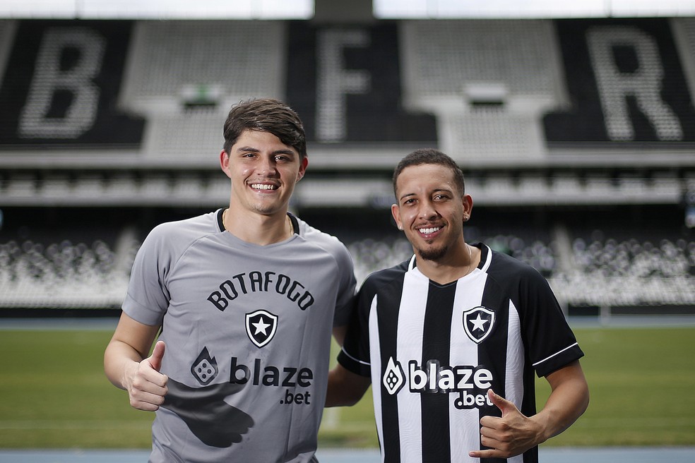Jo�o Fernando e Caio Vitor s�o os novos refor�os do Botafogo � Foto:  V�tor Silva/Botafogo