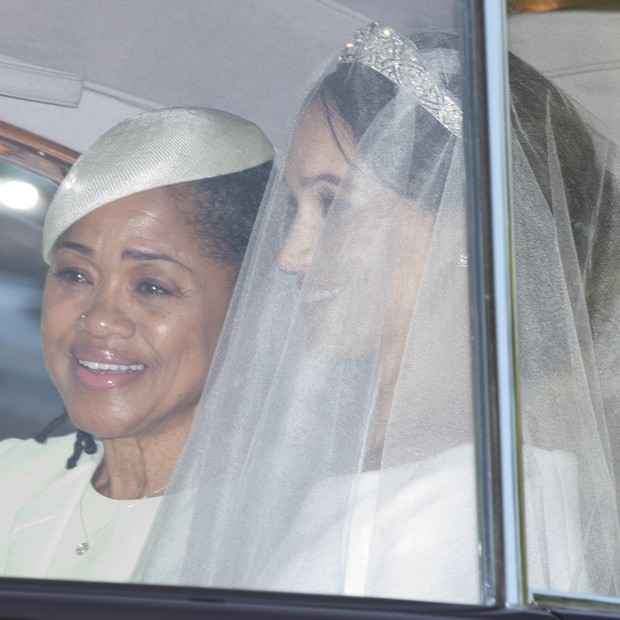 WINDSOR, UNITED KINGDOM - MAY 19:  Meghan Markle and her mother Doria Ragland make their way to St George's Chapel at Windsor Castle before the wedding of Prince Harry to Meghan Markle on May 19, 2018 in Windsor, England. (Photo by Phil Harris - WPA Pool/ (Foto: Getty Images)