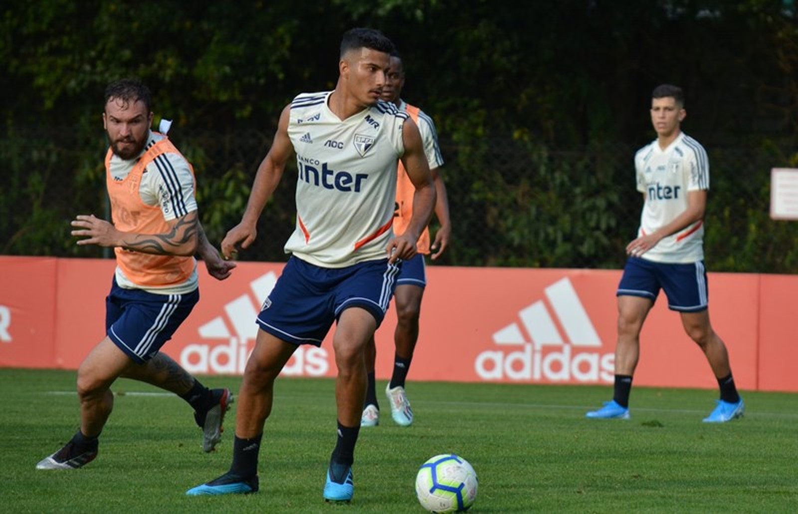 RB Leipzig tem interesse em Walce, do São Paulo, e planeja usar Bragantino como ponte