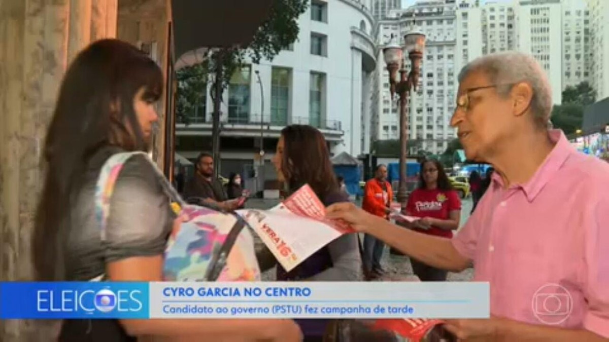 Cyro Garcia promete desmilitarizar a PM durante panfletagem no Centro