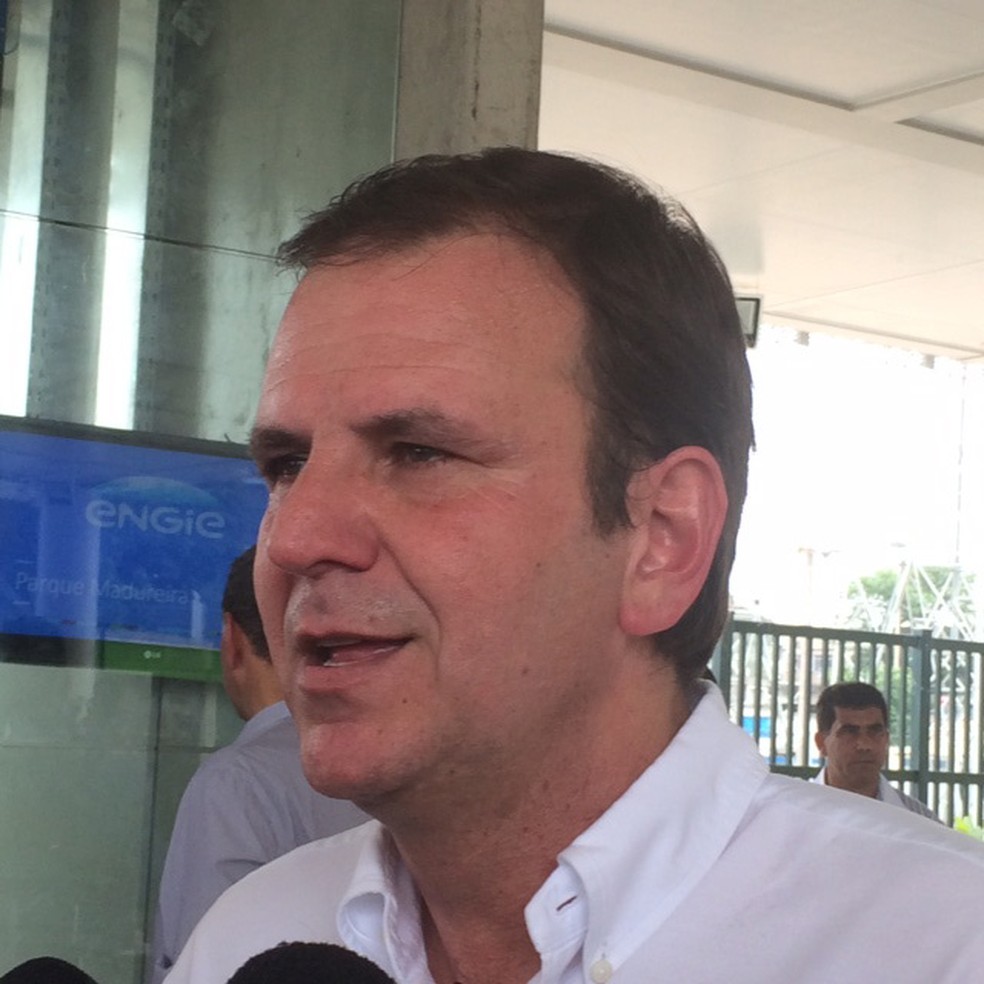 Prefeito Eduardo Paes se emociona quando fala da última semana à frente da Prefeitura do Rio: 