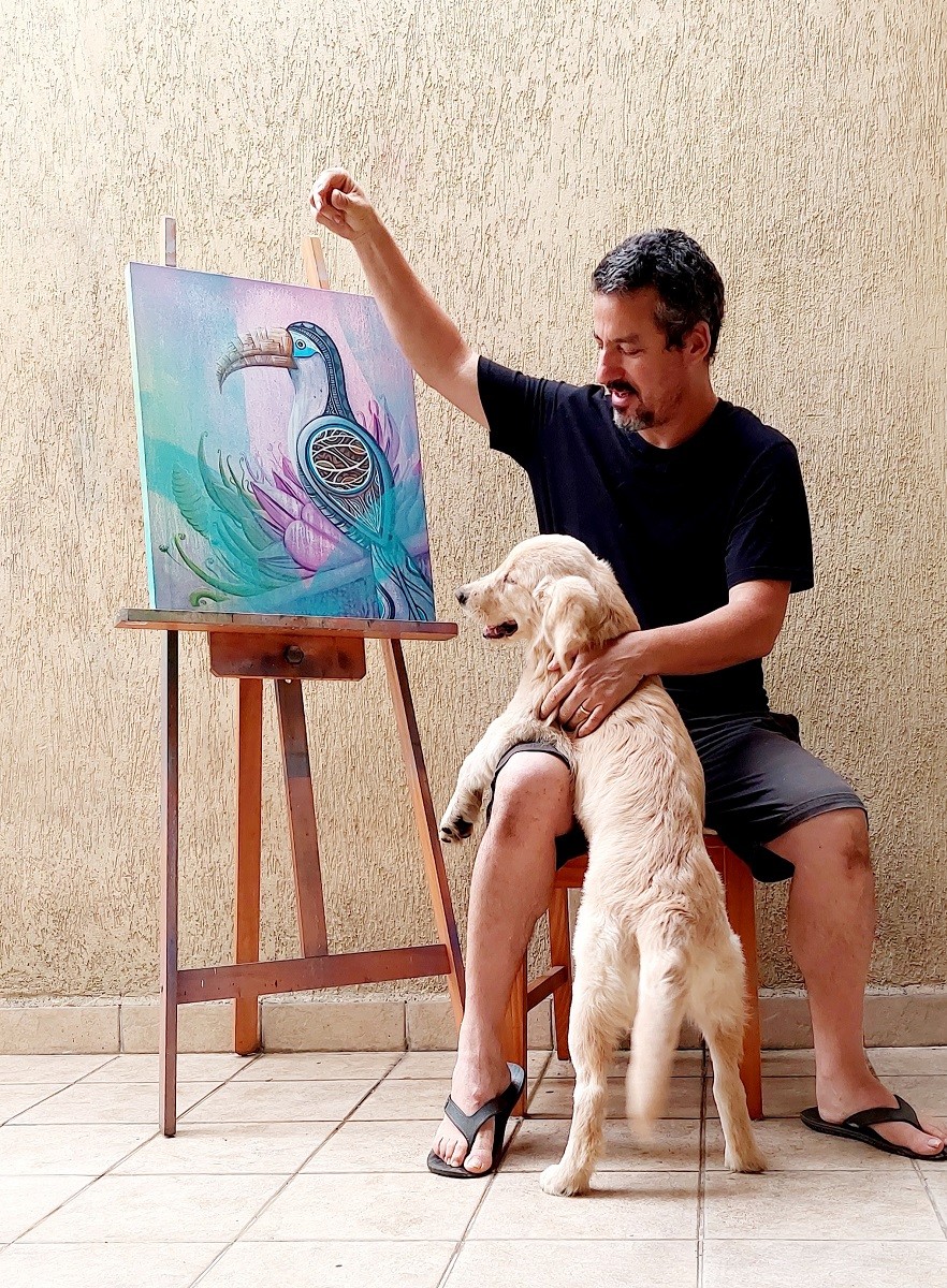 O artista Cadu Mendonça com sua pet, a golden Lola (Foto: Arquivo pessoal/ Cadu Mendonça)
