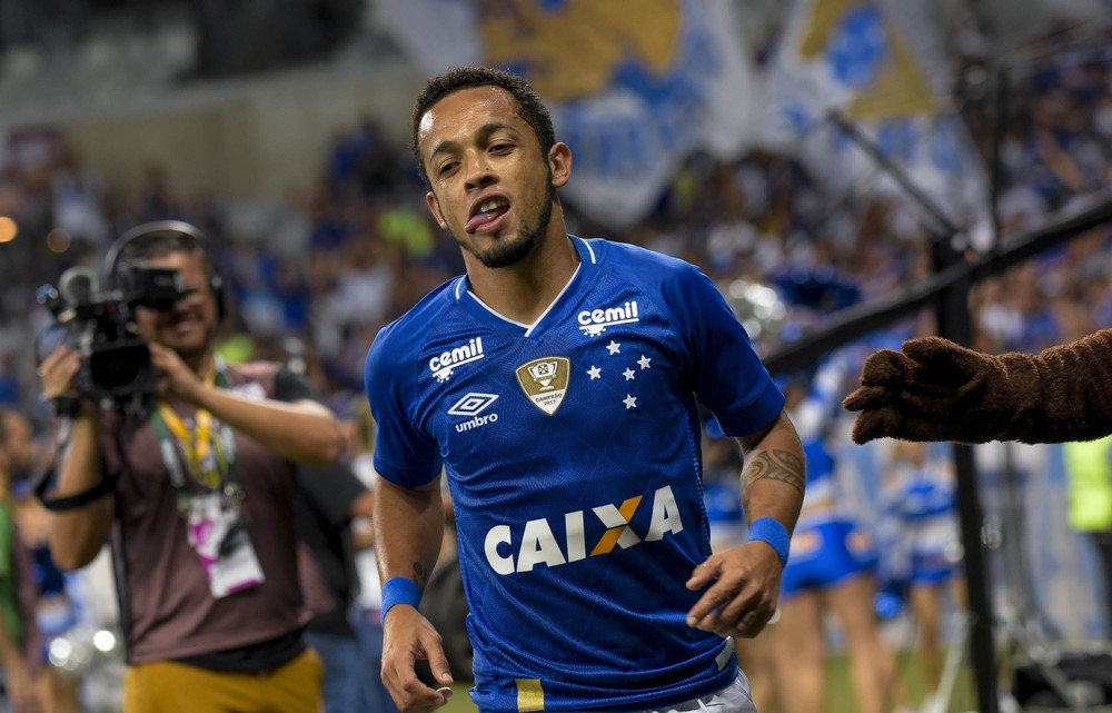 Com dois de Rafinha, Cruzeiro chega a marca de 300 gols no novo Mineirão