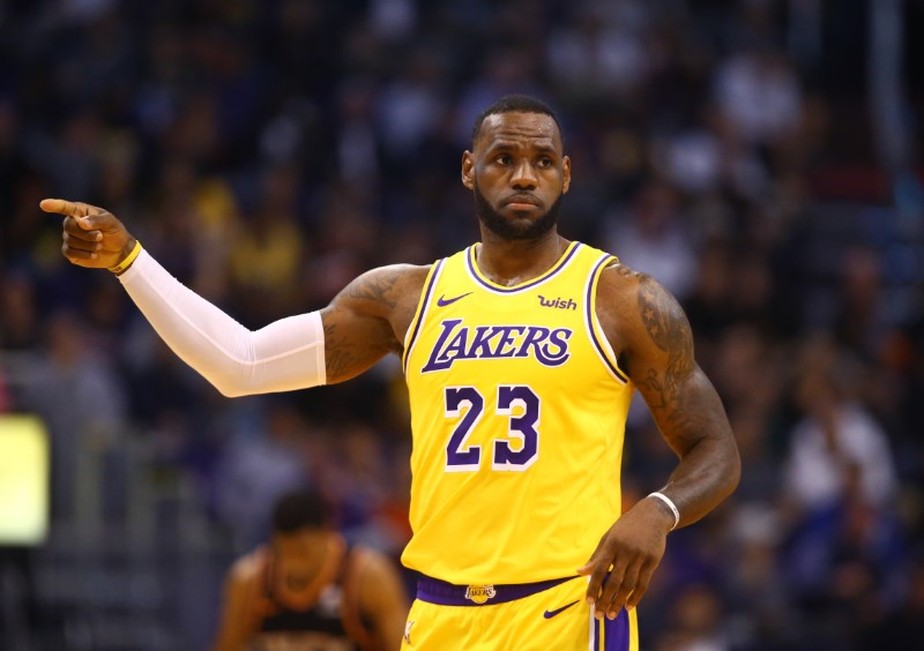 Jogou a toalha Longe dos playoffs Lakers decidem restringir o