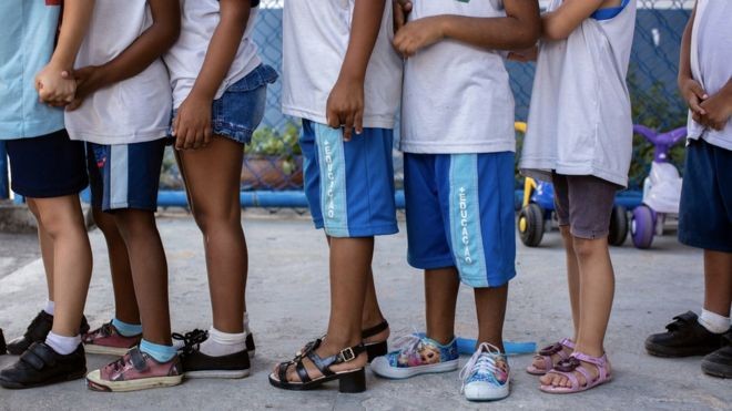 Em um dos municípios atendidos, o tempo que escolas e unidades de saúde ficam fechadas por causa de tiroteios caiu 40% (Foto: MARIZILDA CRUPPE/CICV)