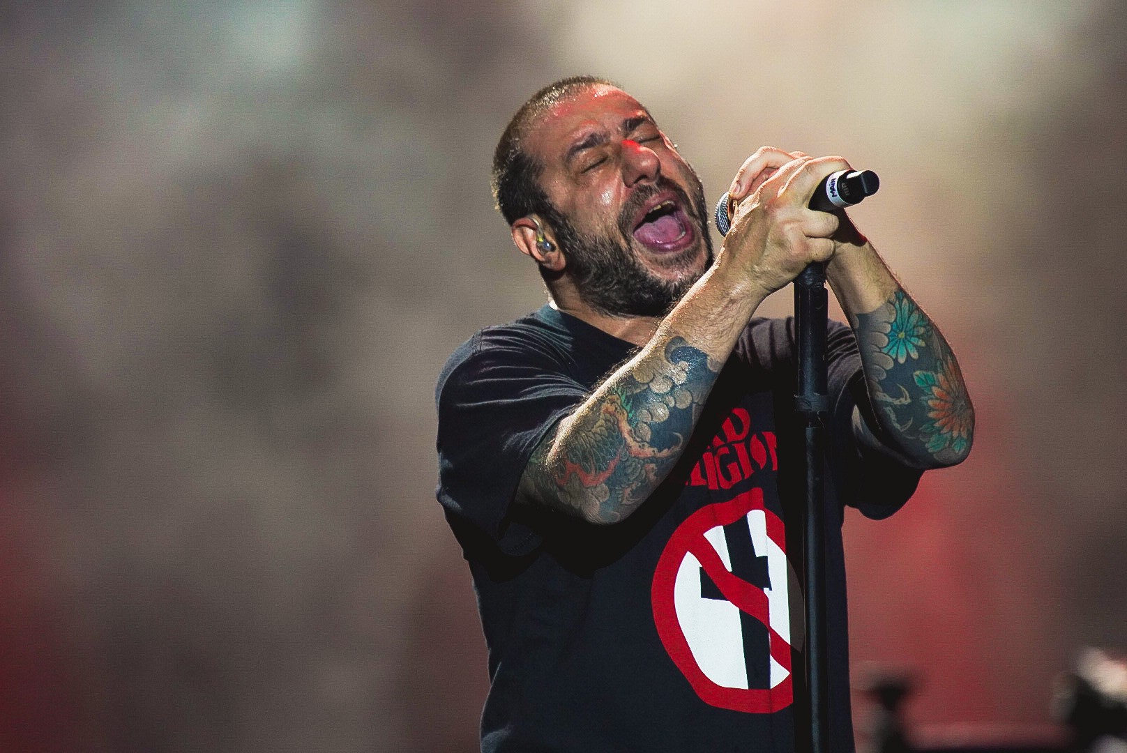 CPM 22 entrega hits nostálgicos, toca Cássia Eller e faz discurso contra armas no Rock in Rio