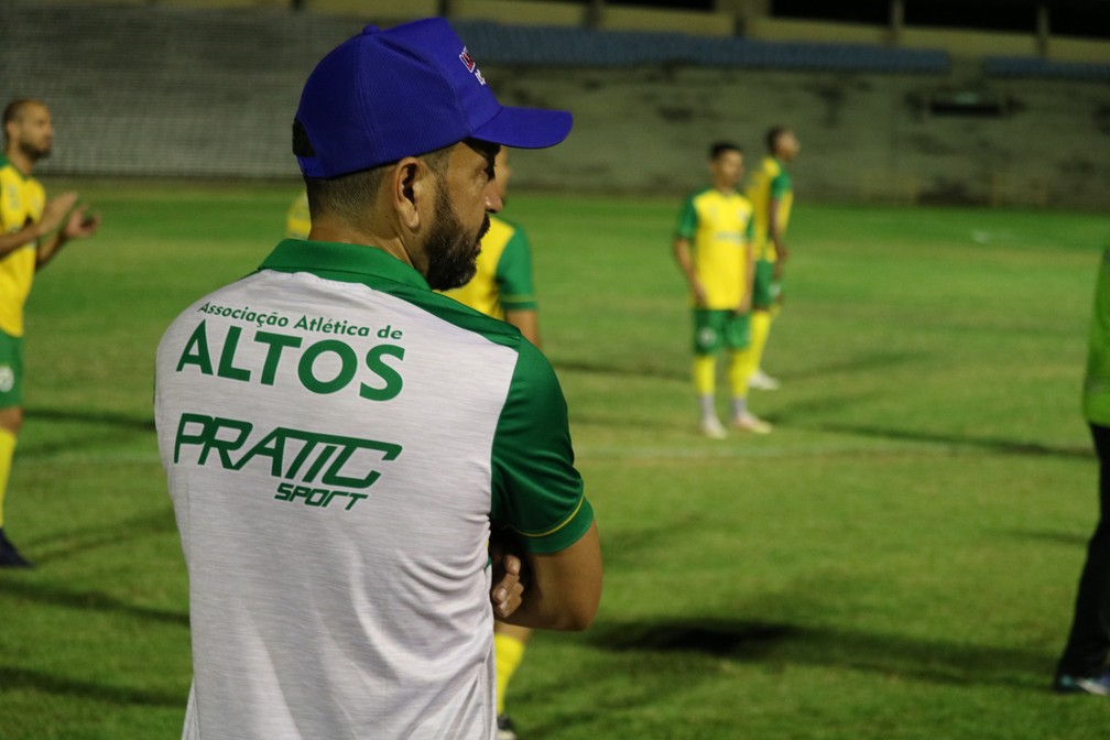 Paulinho Kobayashi ainda no venceu aps retornar ao Altos  Foto: Arthur Ribeiro