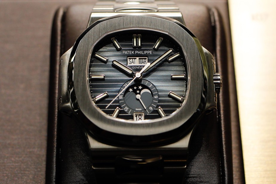 Relógio de pulso de luxo produzido pela Patek Philippe:  colapso das criptomoedas está facilitando a oferta dos relógios mais procurados no mercado de segunda mão,