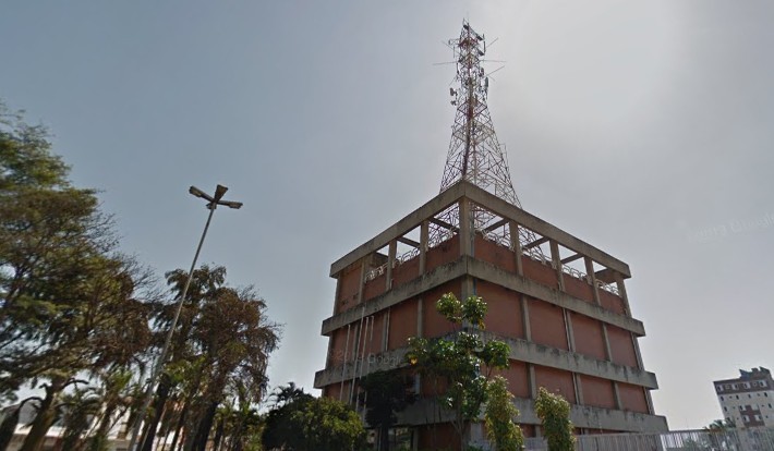 VÍDEO: Escondido em poço de elevador, homem é preso tentando furtar fiação em torre de transmissão em MG