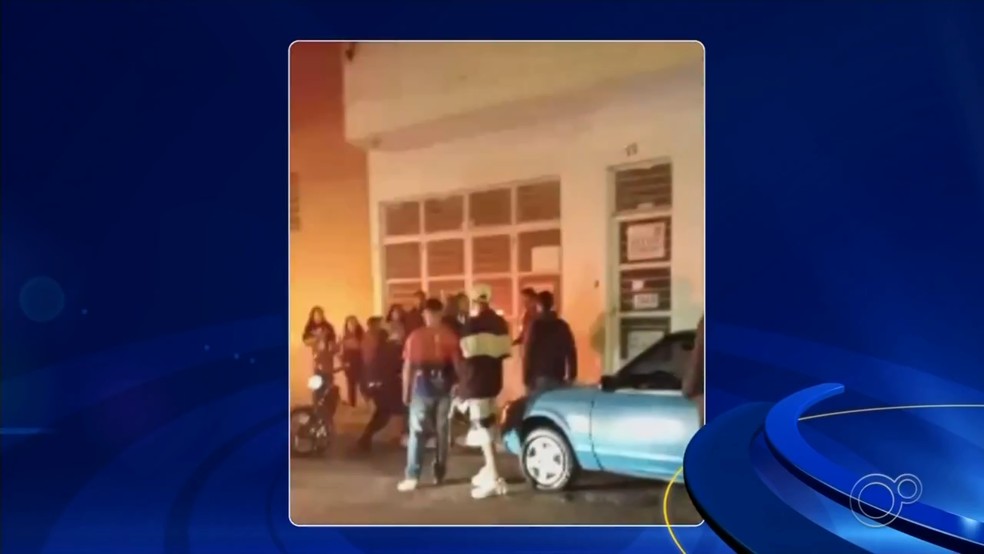 Moradores registram confusão na Praça da Fonte em Salto de Pirapora — Foto: Reprodução/TV TEM